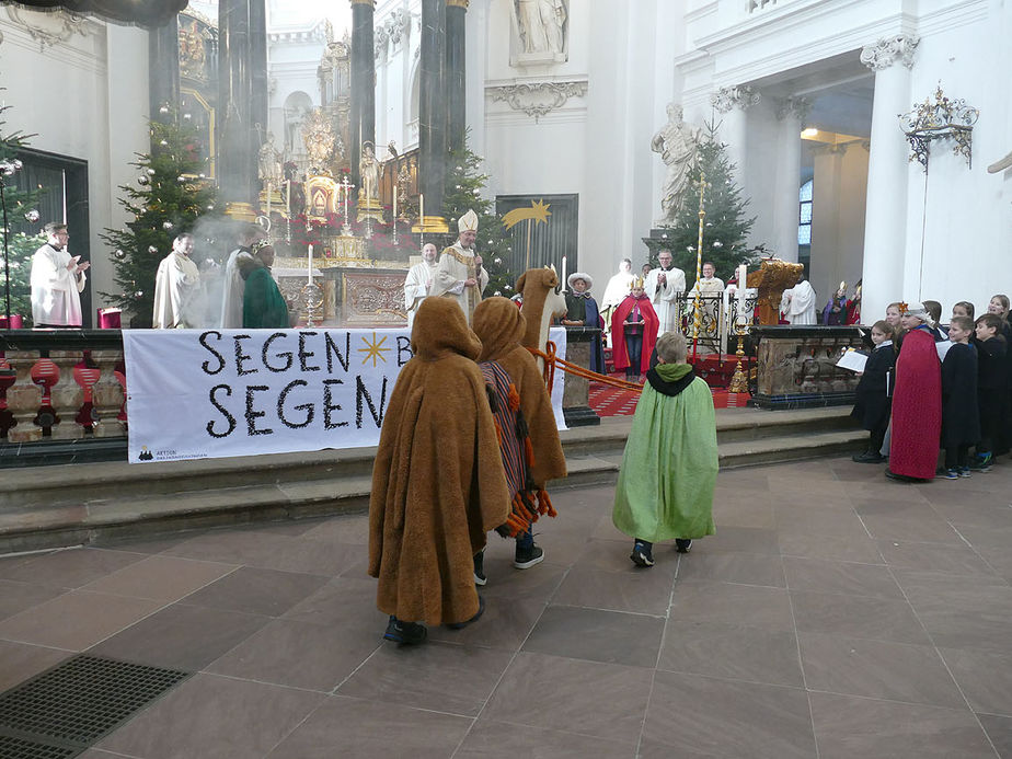 Aussendung der Sternsinger im Hohen Dom zu Fulda (Foto: Karl-Franz Thiede)